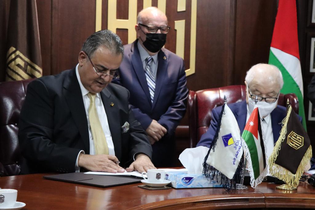 توقيع عقد تنفيذ دراسة بين أبوغزاله العالمية وجمعية المستثمرين في قطاع الإسكان حول واقع القطاع في الأردن